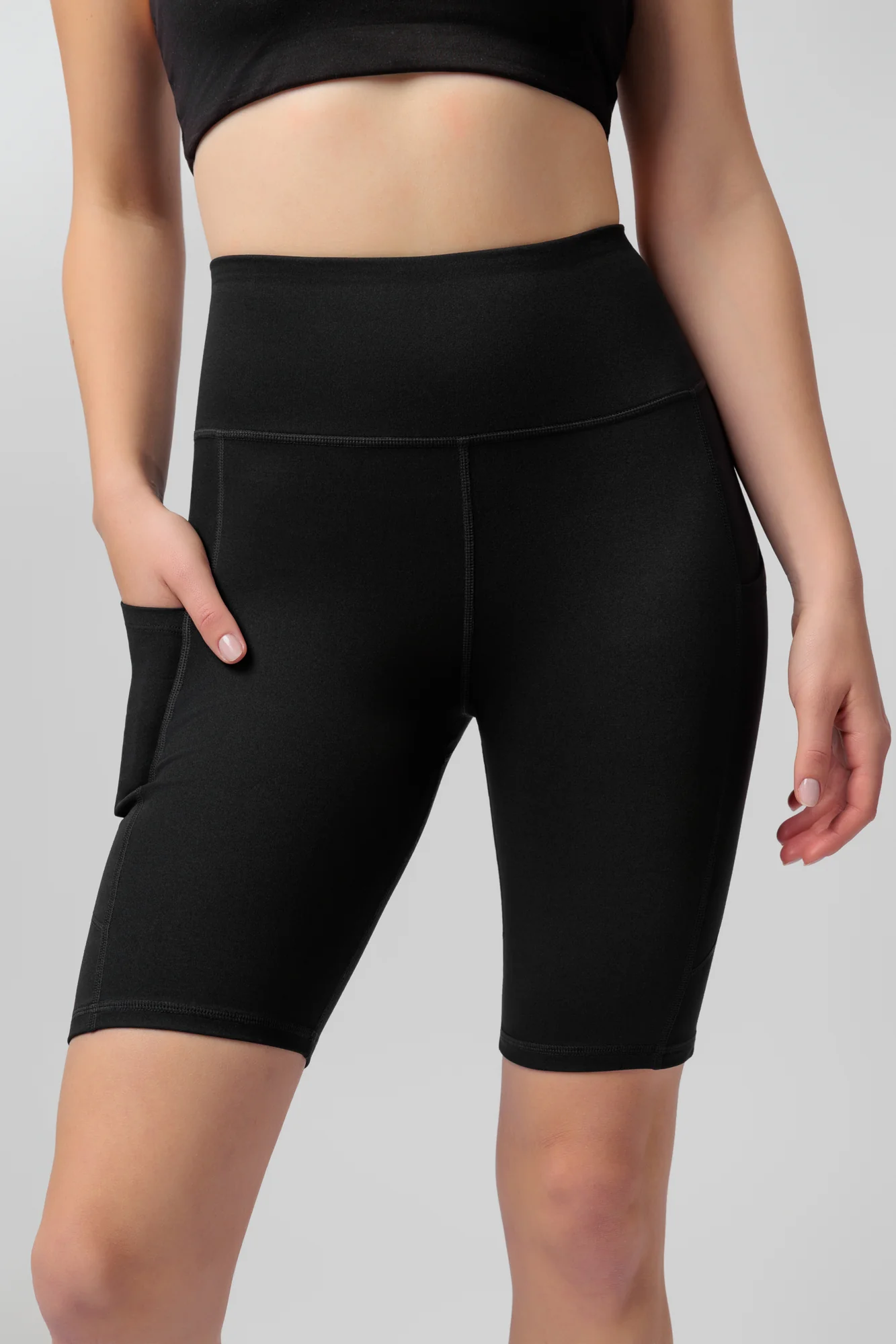 Funkcjonalne sportowe legginsy typu bermuda Annette - Image 4