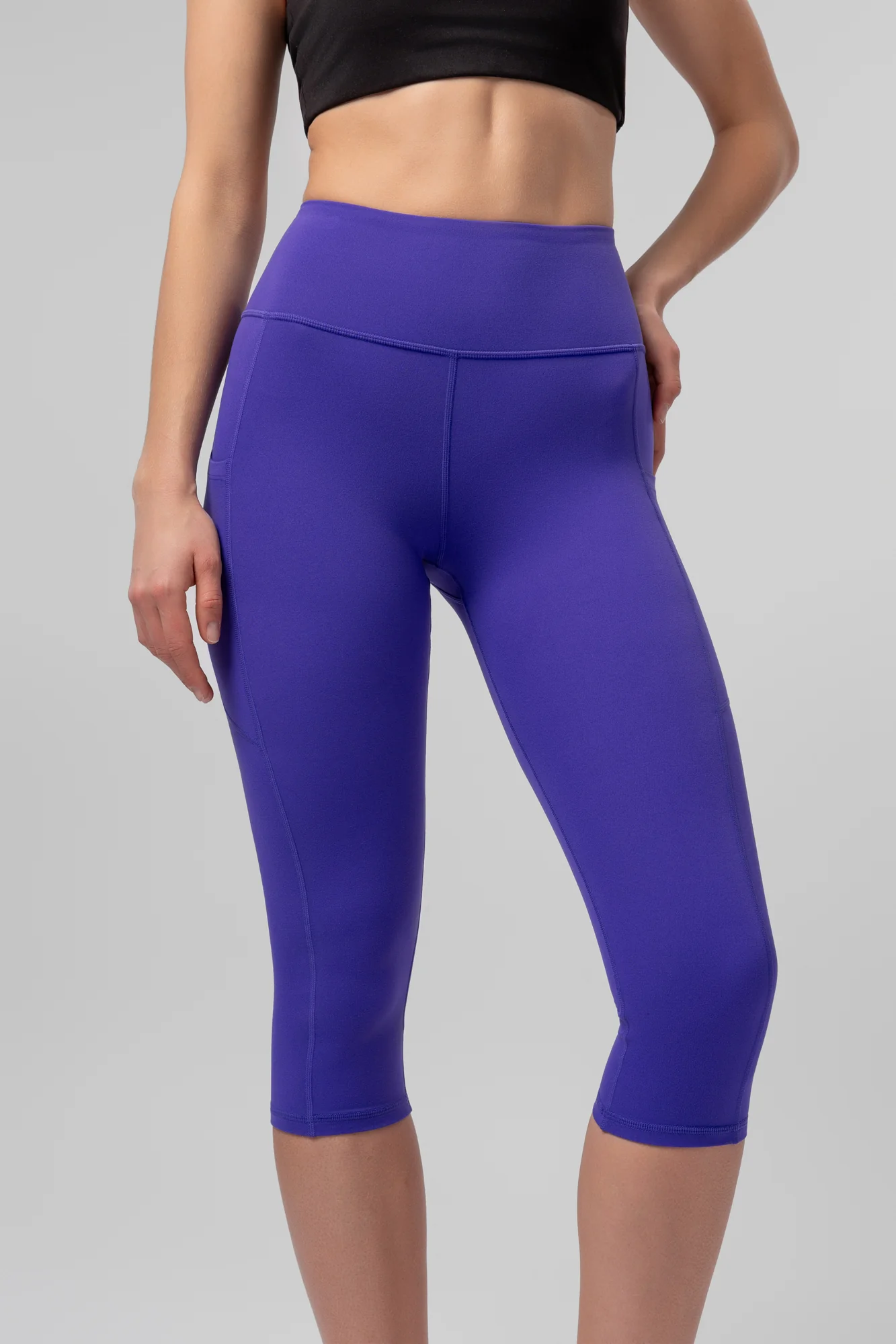 Funkcjonalne sportowe legginsy typu capri Arwen - Image 2