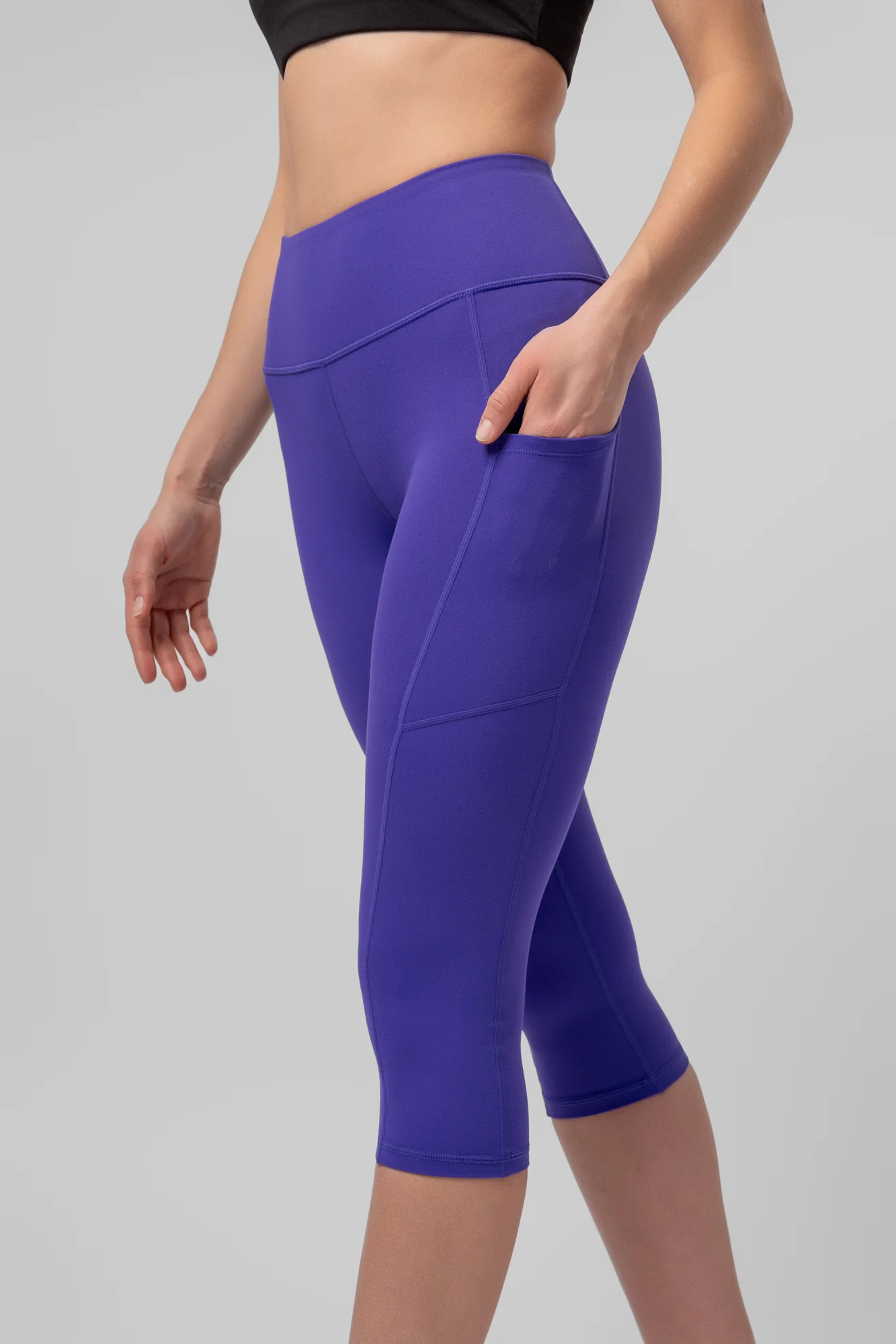 Funkcjonalne sportowe legginsy typu capri Arwen - Image 3