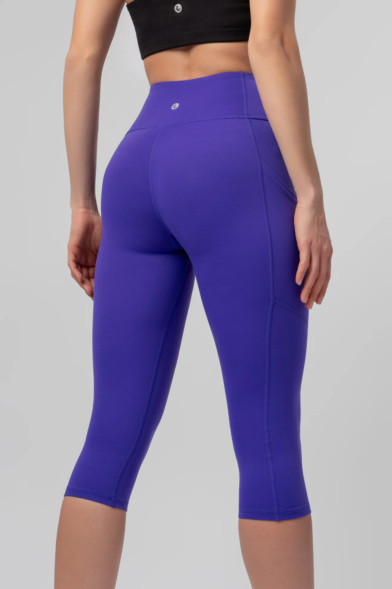Funkcjonalne sportowe legginsy typu capri Arwen - Image 4