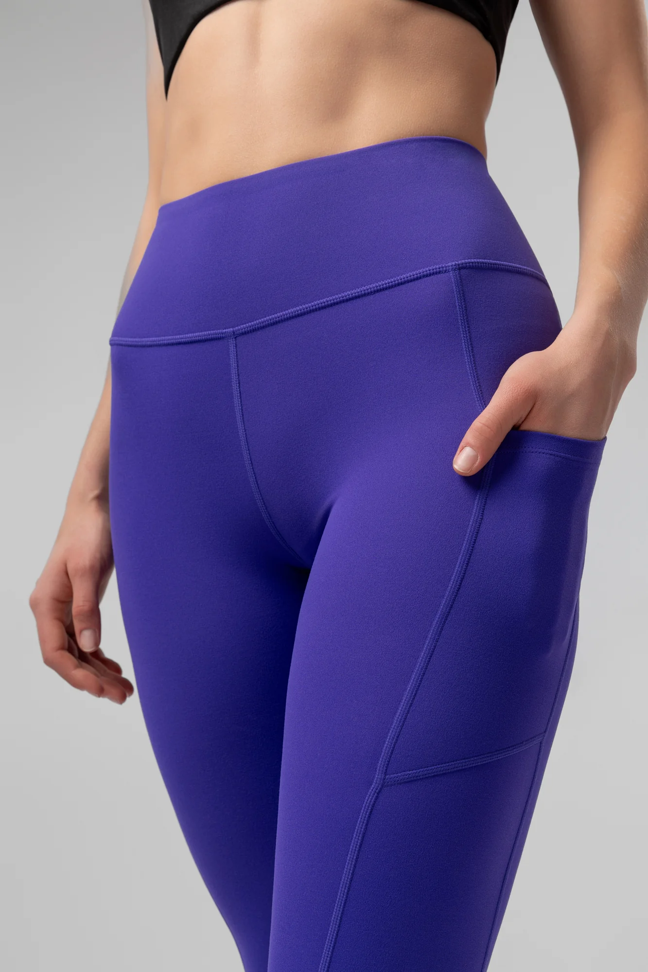 Funkcjonalne sportowe legginsy typu capri Arwen - Image 5