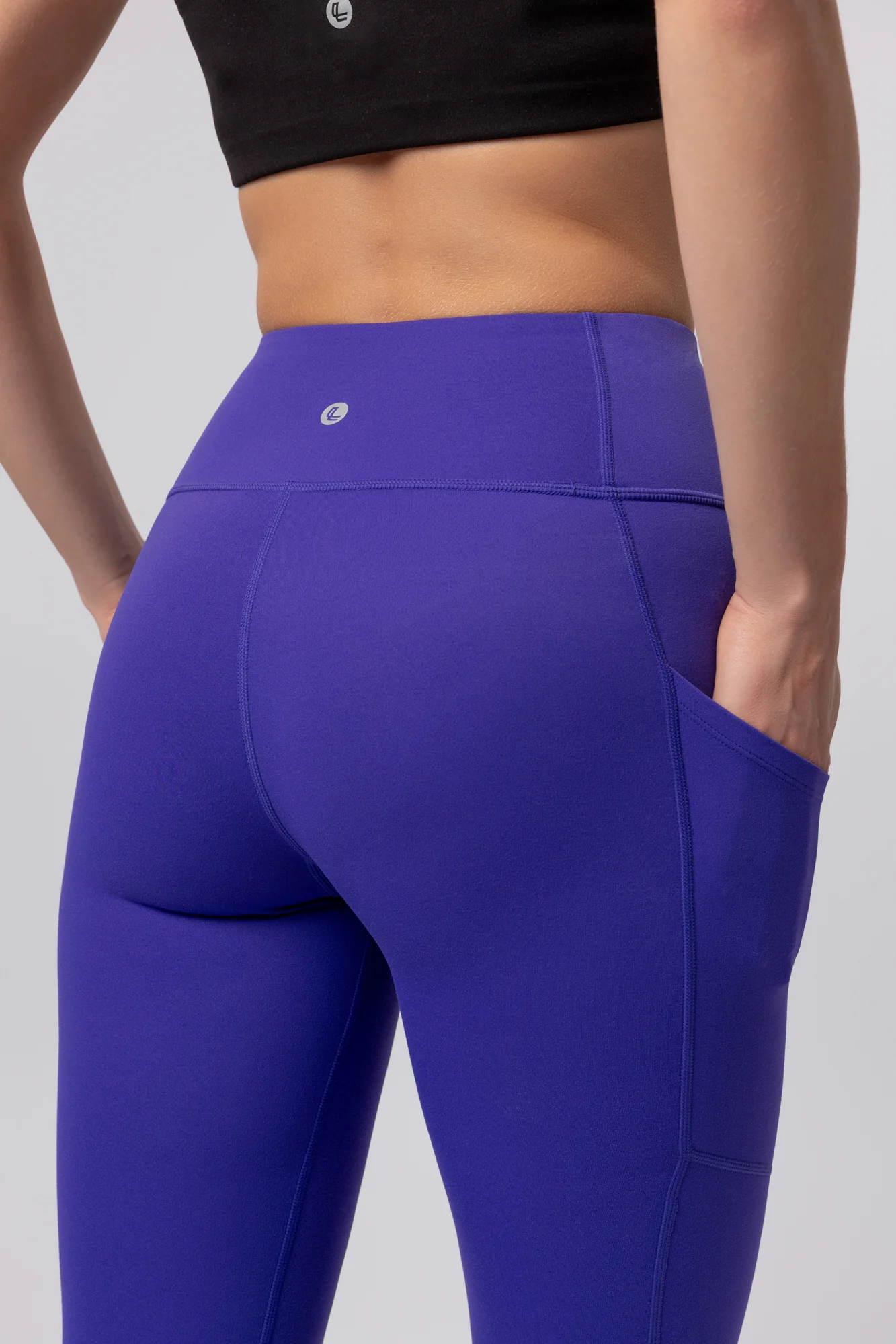 Funkcjonalne sportowe legginsy typu capri Arwen - Image 6