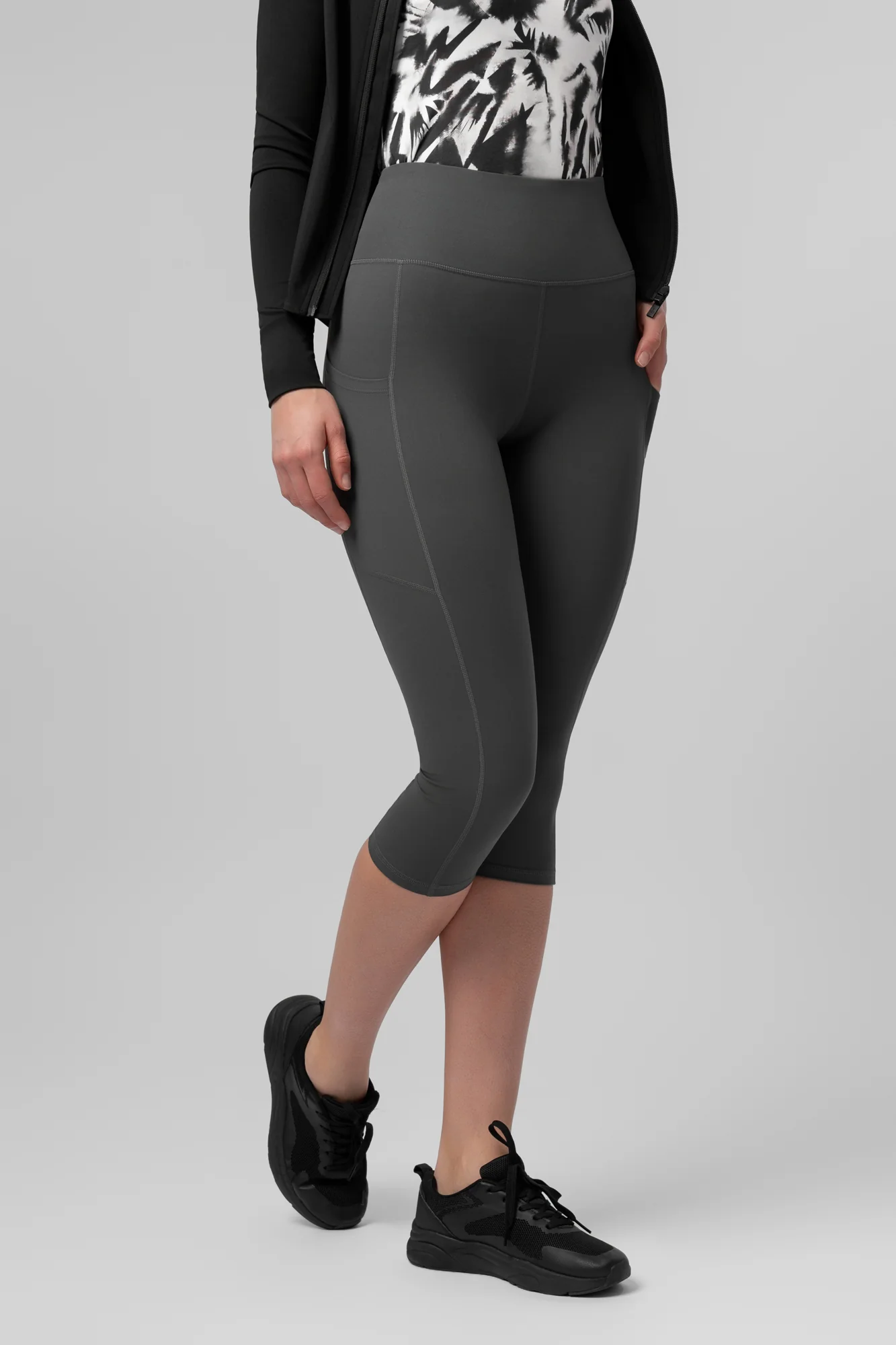 Funkcjonalne sportowe legginsy typu capri Corisande