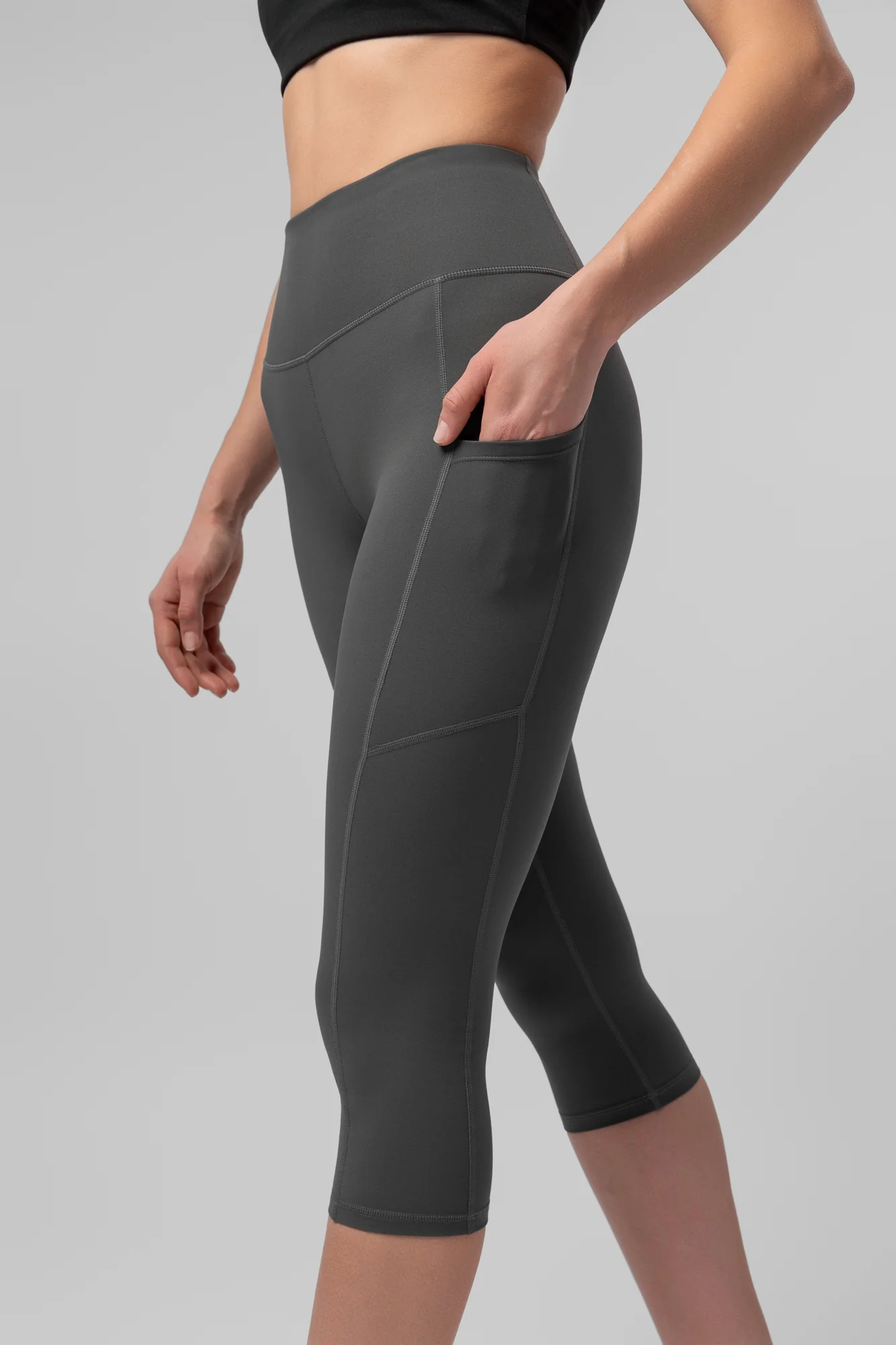 Funkcjonalne sportowe legginsy typu capri Corisande - Image 3