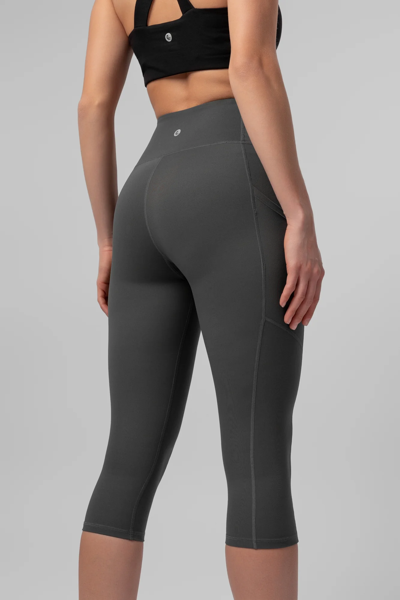 Funkcjonalne sportowe legginsy typu capri Corisande - Image 4