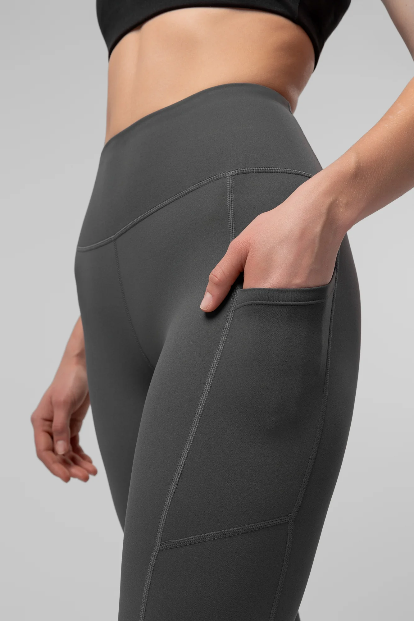Funkcjonalne sportowe legginsy typu capri Corisande - Image 5