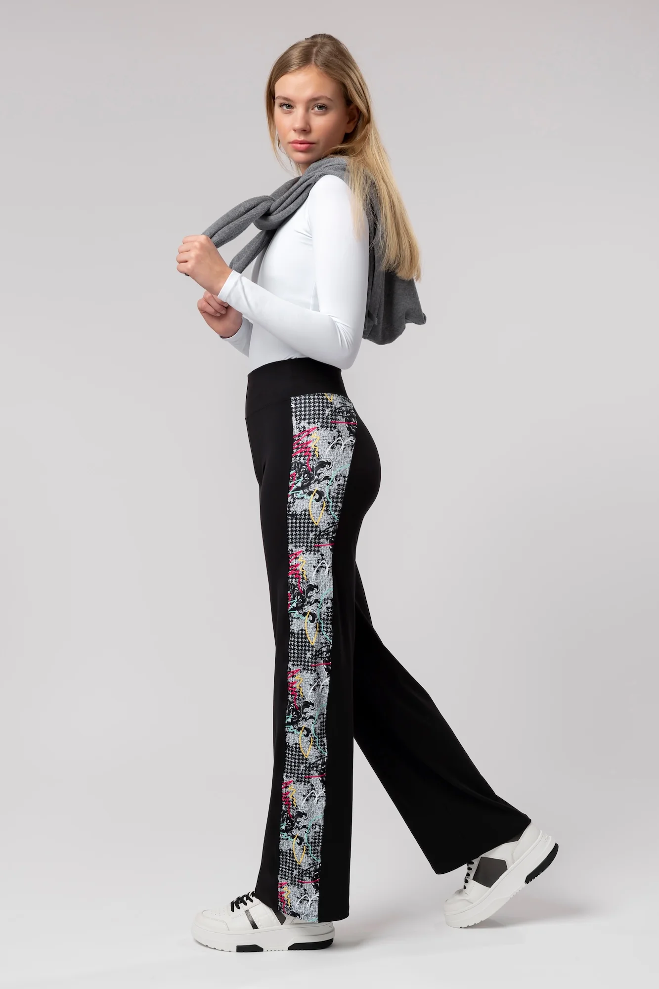 Karlie - Image 7