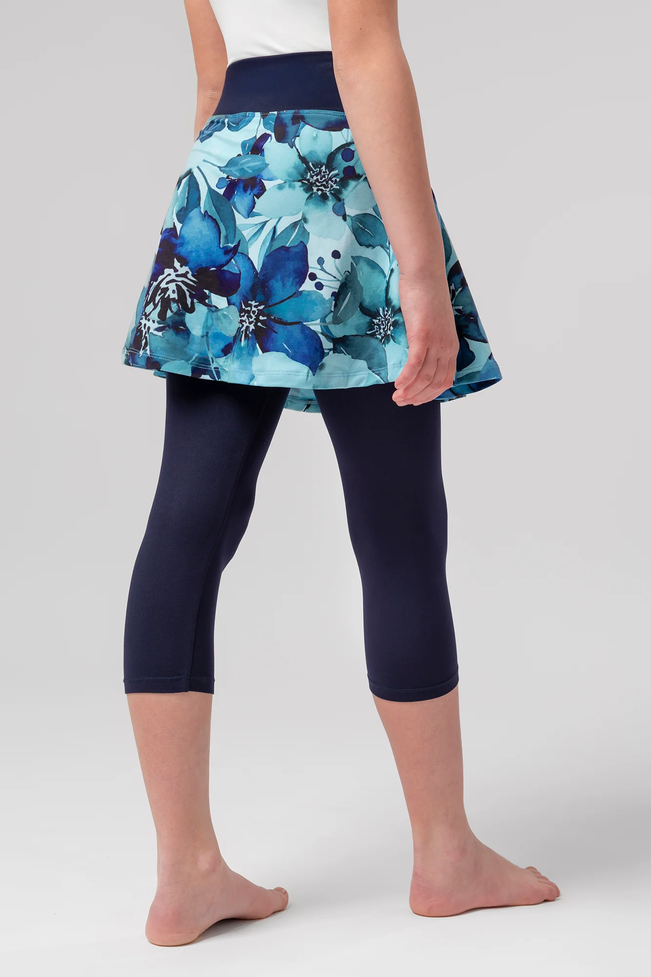 Dziecięce legginsy capri z spódniczką Emilie - Image 4