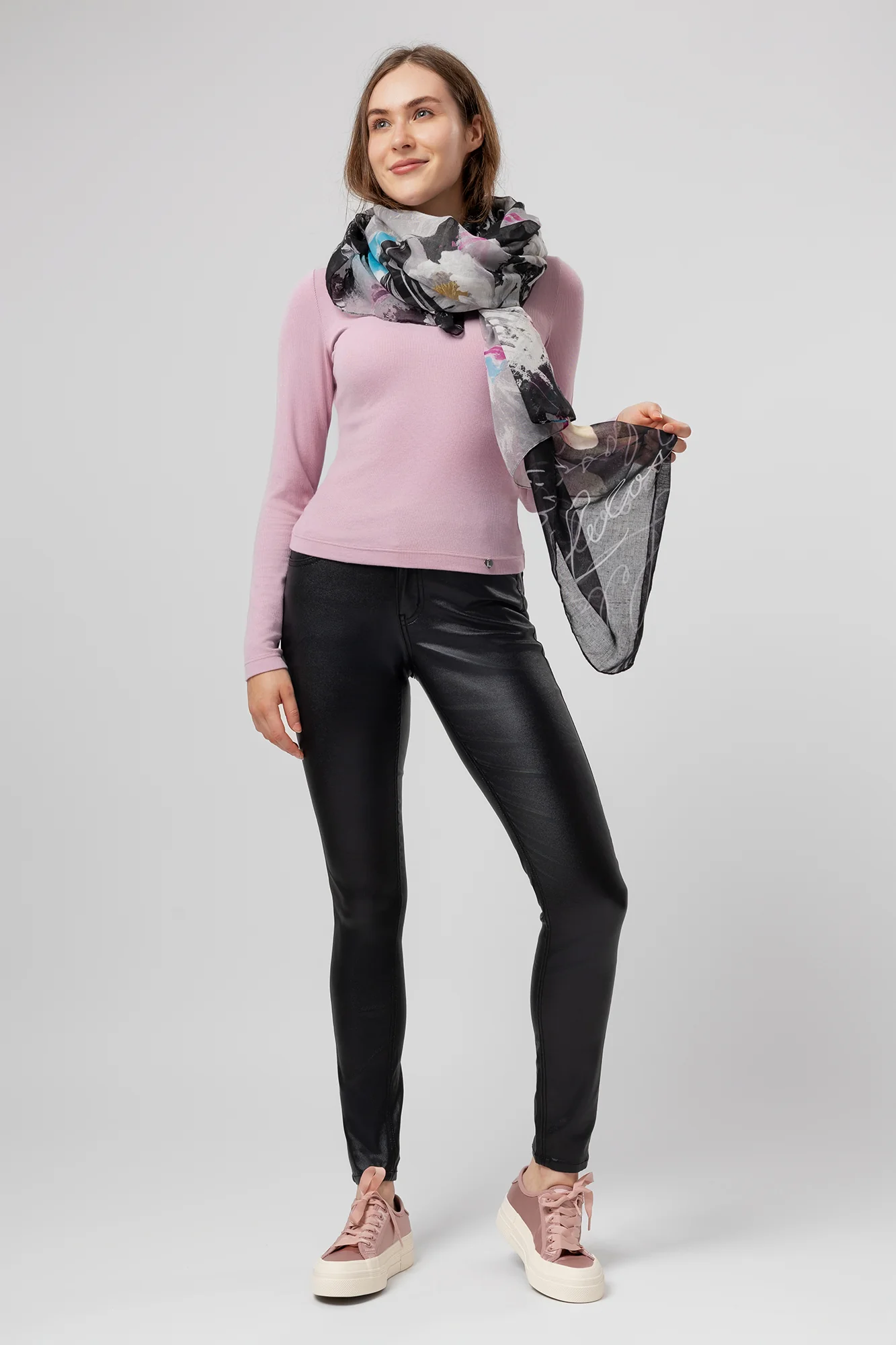 Szalik Roseblur - Image 4